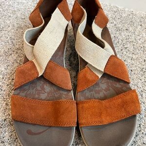 Women's Easy Spirit Tan and Brown Comfort Sandals